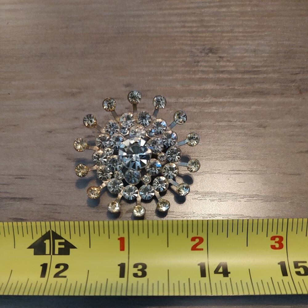 VINTAGE CORO SILVERTONE RHINESTONE CRYSTALS STARBURST BROOCH PIN 2", EXC CND